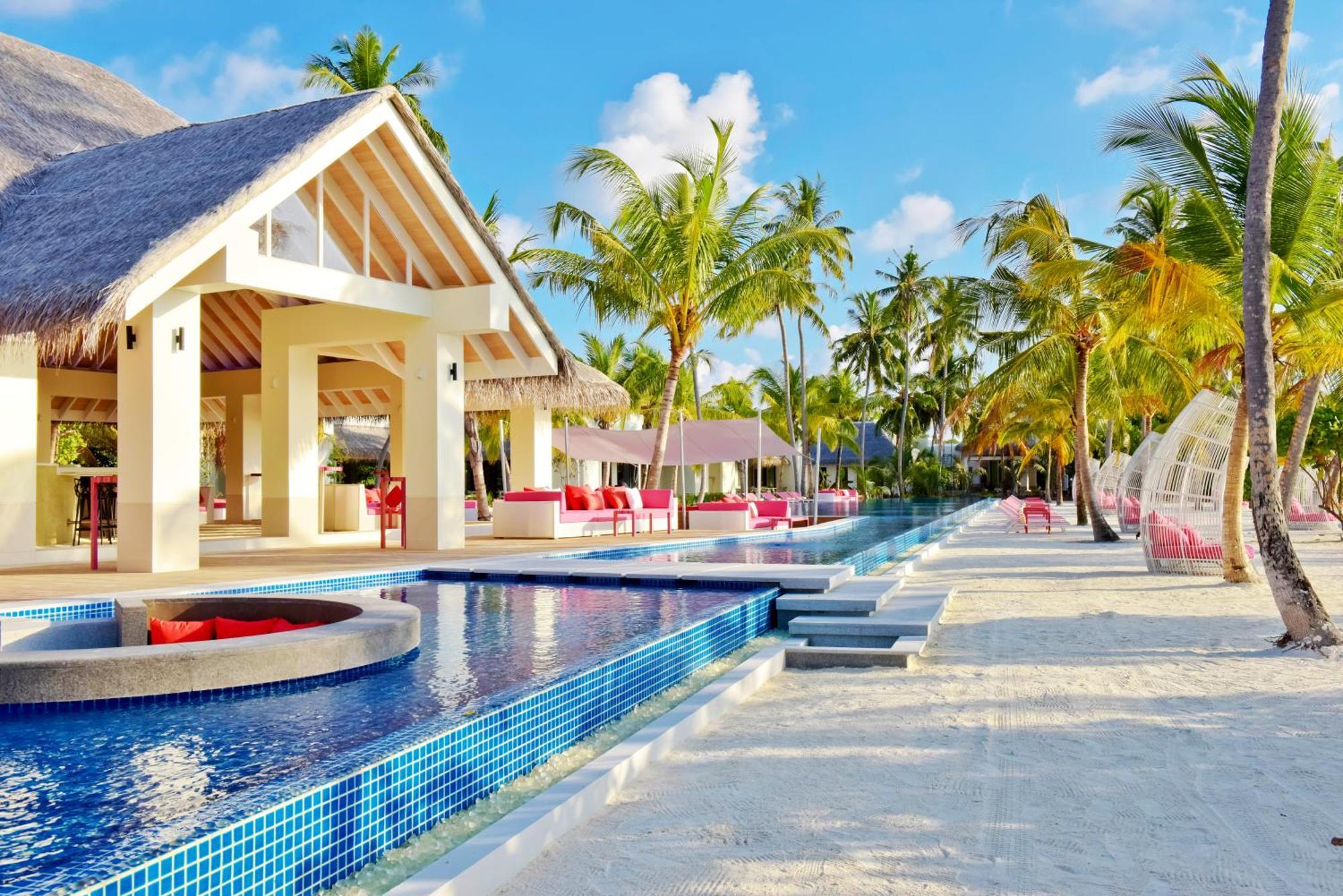 Kandima Maldives Kudahuvadhoo Bagian luar foto The resort's main pool