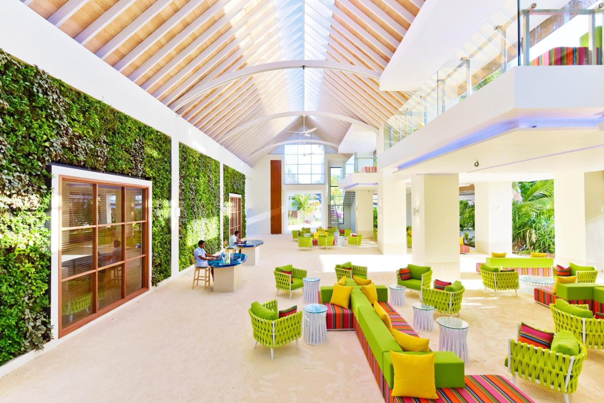Kandima Maldives Kudahuvadhoo Bagian luar foto The lobby of the hotel