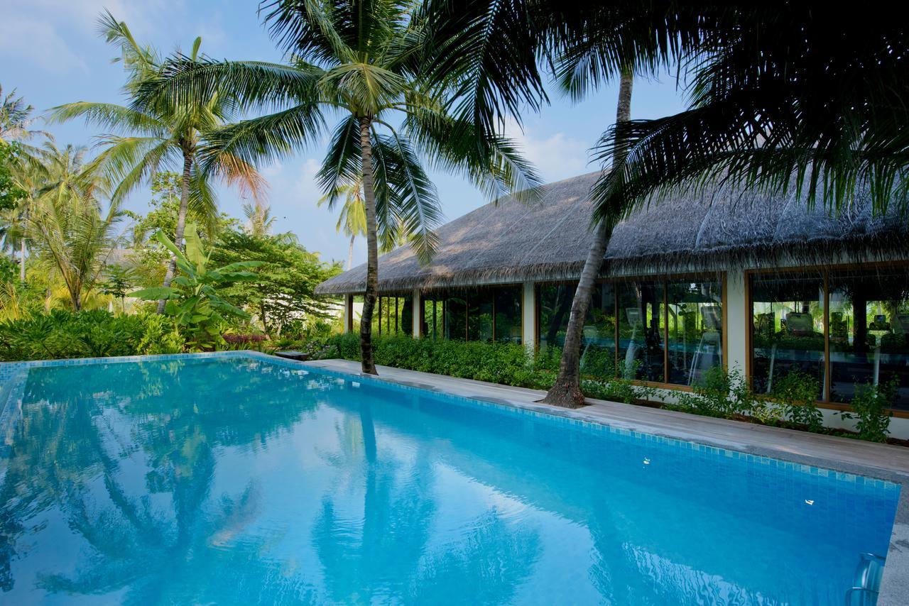 Kandima Maldives Kudahuvadhoo Bagian luar foto The swimming pool at the resort