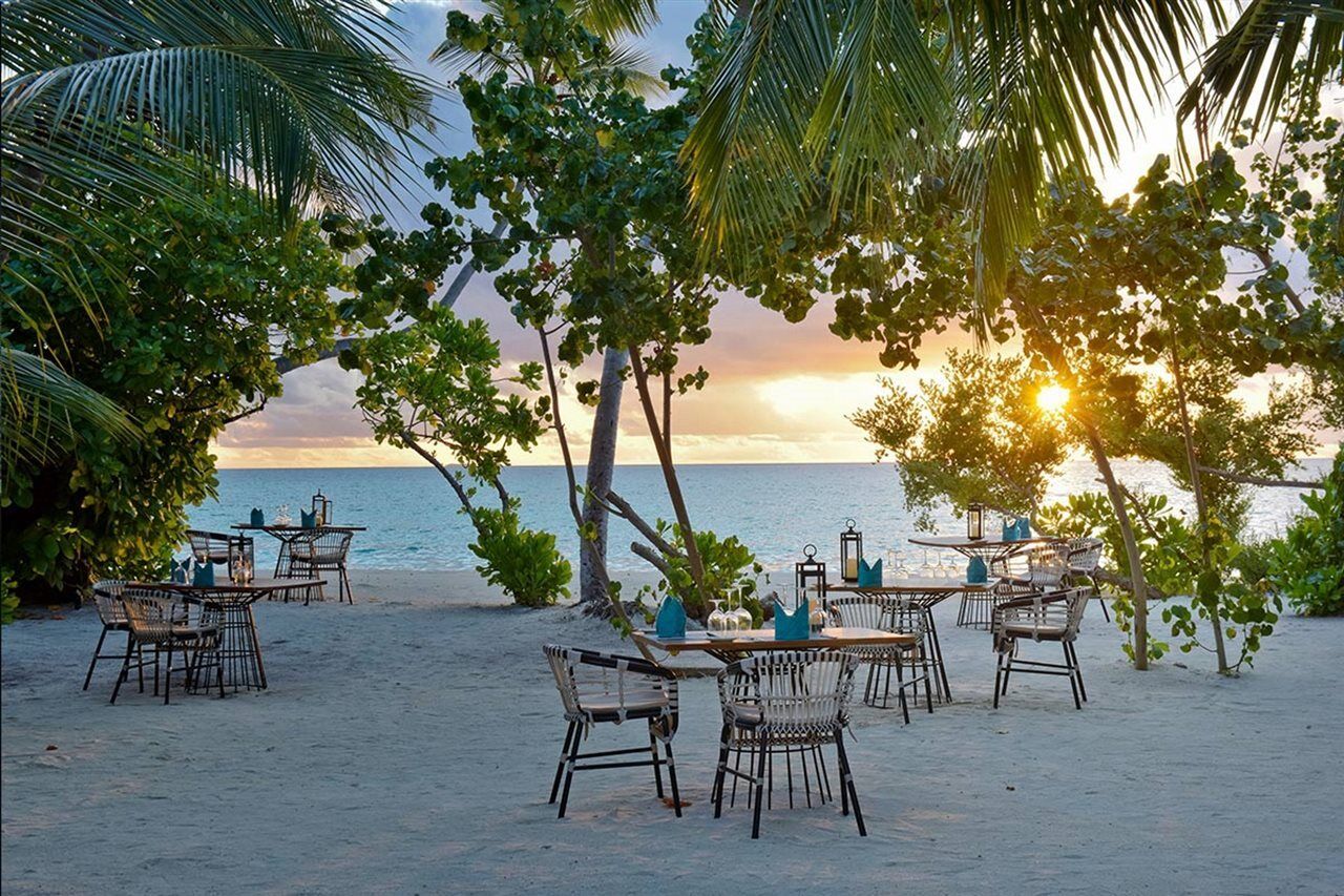 Kandima Maldives Kudahuvadhoo Bagian luar foto Sunset at the beach